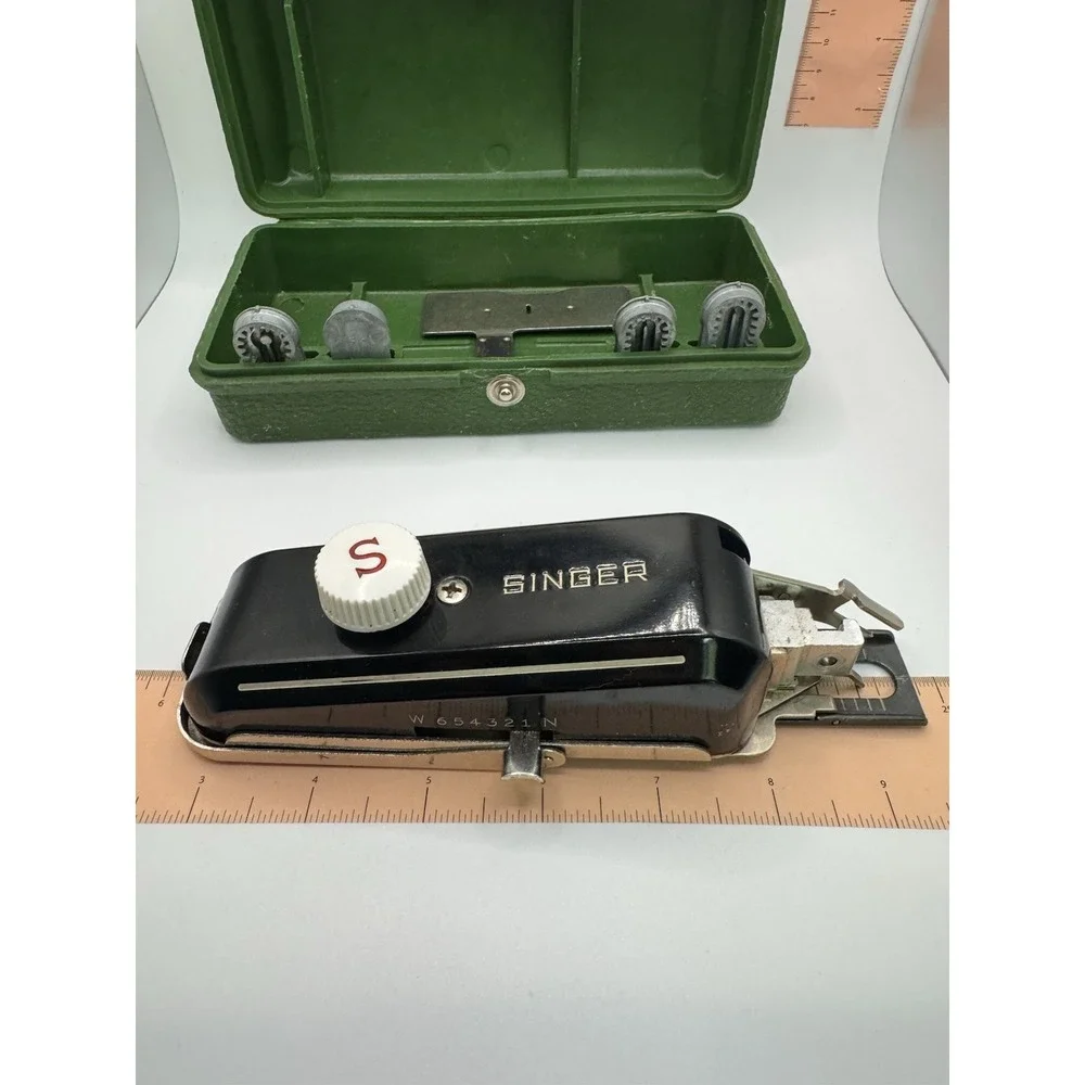 SINGER Buttonholer Sewing Machine Attachment - Untested